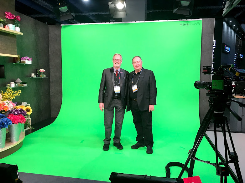 Estamos comprometidos con la educación y el acceso de la mejor tecnología para los jóvenes de todo el mundo 